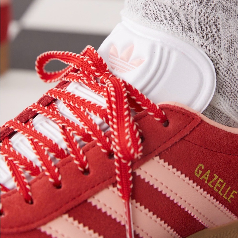adidas Originals Gazelle sneakers in red and pink - Picture 2 of 11